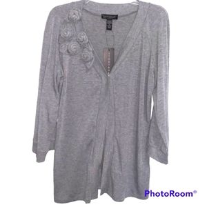Lightweight Sweater, open front, roses at neckline. Gray. Cable & Guage. XL 14